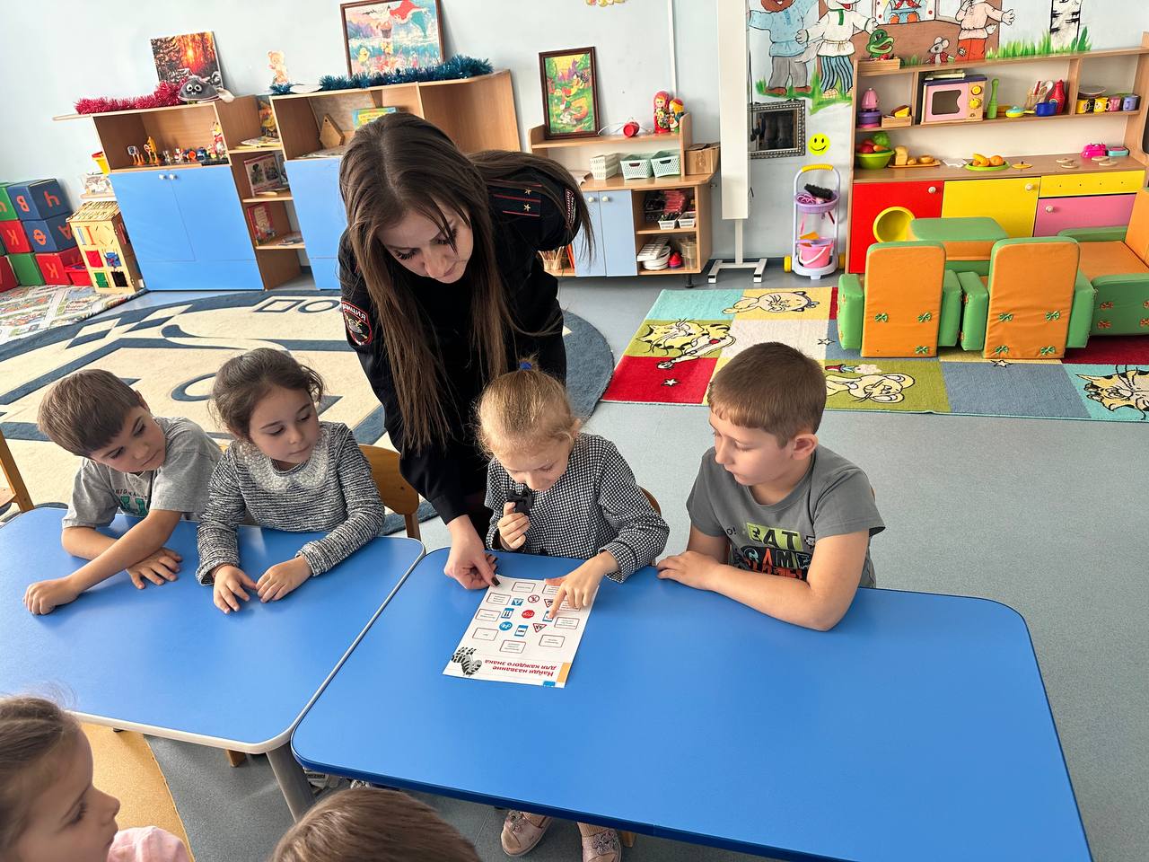 Сотрудники Госавтоинспекции Успенского района побывали в гостях у воспитанников детских садов, где дошколятам напомнили о безопасном поведении на дороге Сотрудники Госавтоинспекции Успенского района побывали в гостях у воспитанников детских садов, где дошколятам напомнили о безопасном поведении на дороге