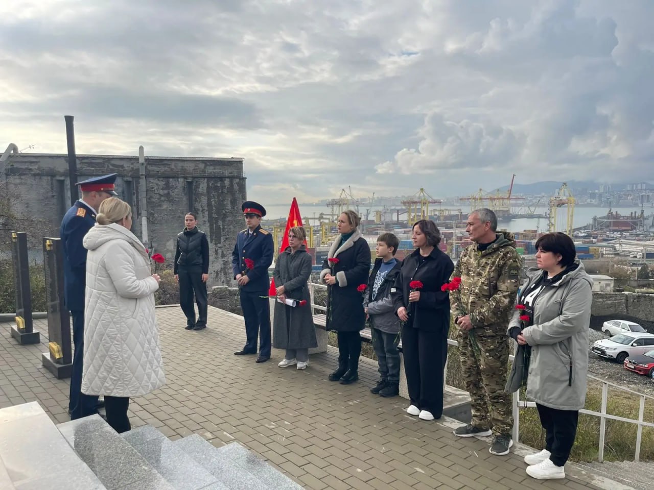 В честь Дня Героев Отечества в Новороссийске прошли памятные мероприятия и возложения цветов к памятникам военной истории В честь Дня Героев Отечества в Новороссийске прошли памятные мероприятия и возложения цветов к памятникам военной истории
