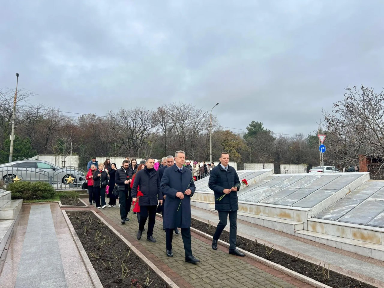 В честь Дня Героев Отечества в Новороссийске прошли памятные мероприятия и возложения цветов к памятникам военной истории В честь Дня Героев Отечества в Новороссийске прошли памятные мероприятия и возложения цветов к памятникам военной истории