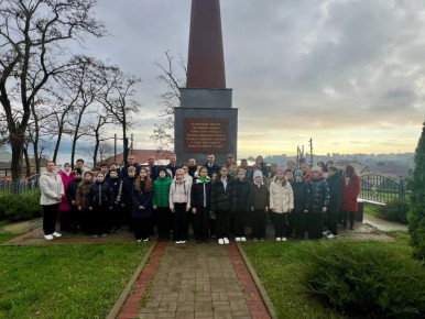 В честь Дня Героев Отечества в Новороссийске прошли памятные мероприятия и возложения цветов к памятникам военной истории