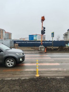 "В станице Динской не работает светофор возле Лицея №1. Эту дорогу переходят все школьники, а также дети из младших классов