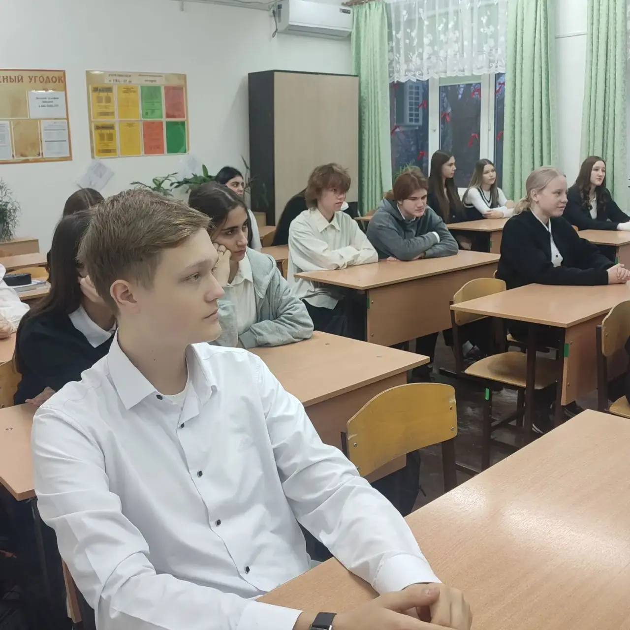 Сотрудники Госавтоинспекции Ленинградского района в рамках "Недели правового информирования" встретились с учениками 10 класса школы №10 Сотрудники Госавтоинспекции Ленинградского района в рамках "Недели правового информирования" встретились с учениками 10 класса школы №10