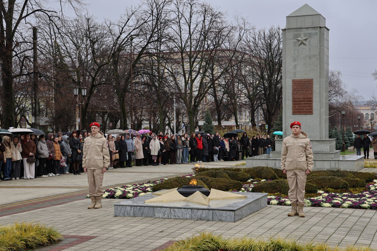 АРМАВИРЦЫ ПОЧТИЛИ ПАМЯТЬ ПОГИБШИХ В ЧЕЧЕНСКОЙ РЕСПУБЛИКЕ