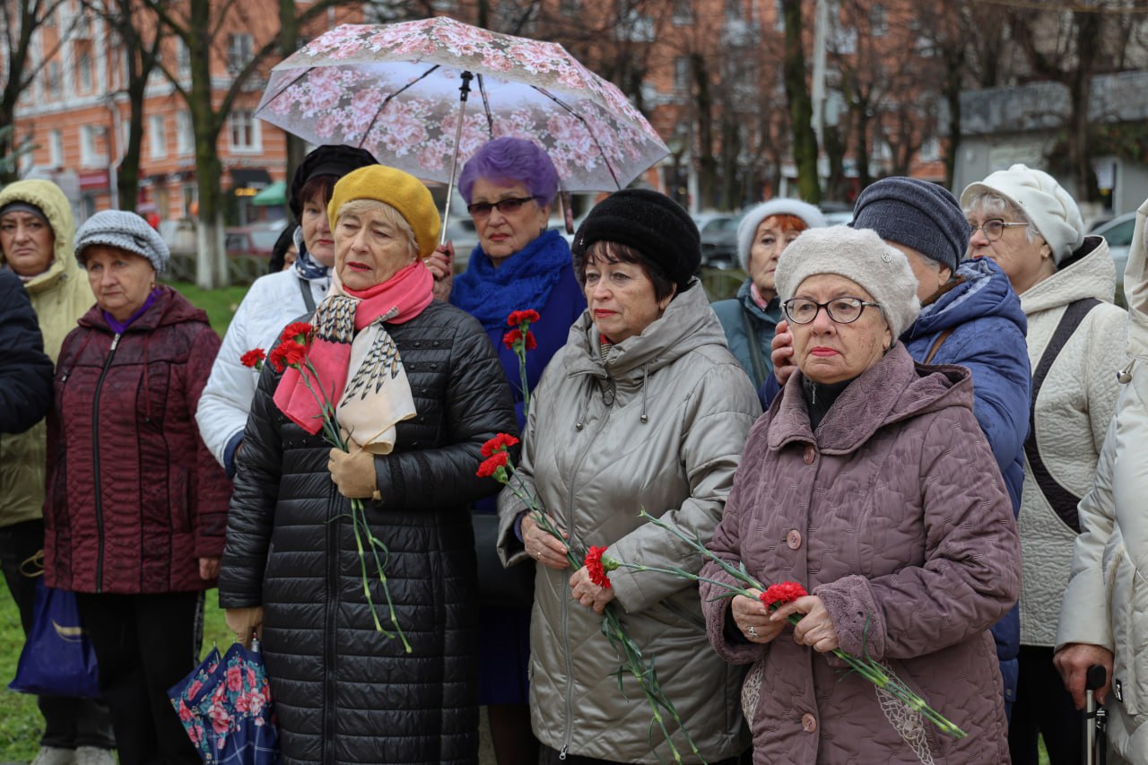 АРМАВИРЦЫ ПОЧТИЛИ ПАМЯТЬ ПОГИБШИХ В ЧЕЧЕНСКОЙ РЕСПУБЛИКЕ АРМАВИРЦЫ ПОЧТИЛИ ПАМЯТЬ ПОГИБШИХ В ЧЕЧЕНСКОЙ РЕСПУБЛИКЕ