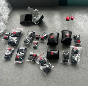 1 кг «синтетики», гашиша и марихуаны изъяли полицейские у автоледи