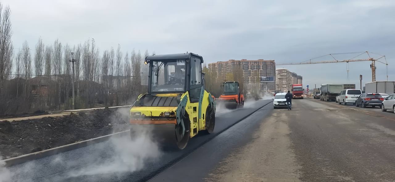 Специальные шумозащитные экраны устанавливают вдоль дороги на Западном обходе Краснодара Специальные шумозащитные экраны устанавливают вдоль дороги на Западном обходе Краснодара