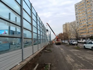 Специальные шумозащитные экраны устанавливают вдоль дороги на Западном обходе Краснодара
