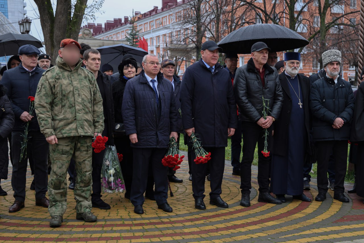 АРМАВИРЦЫ ПОЧТИЛИ ПАМЯТЬ ПОГИБШИХ В ЧЕЧЕНСКОЙ РЕСПУБЛИКЕ АРМАВИРЦЫ ПОЧТИЛИ ПАМЯТЬ ПОГИБШИХ В ЧЕЧЕНСКОЙ РЕСПУБЛИКЕ