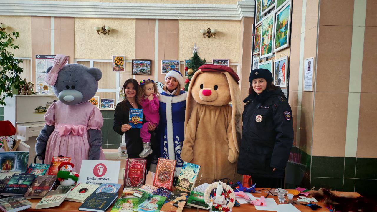 Транспортные полицейские провели квест, приуроченный к Дню Конституции Российской Федерации, для школьников Новоалтайска Транспортные полицейские провели квест, приуроченный к Дню Конституции Российской Федерации, для школьников Новоалтайска