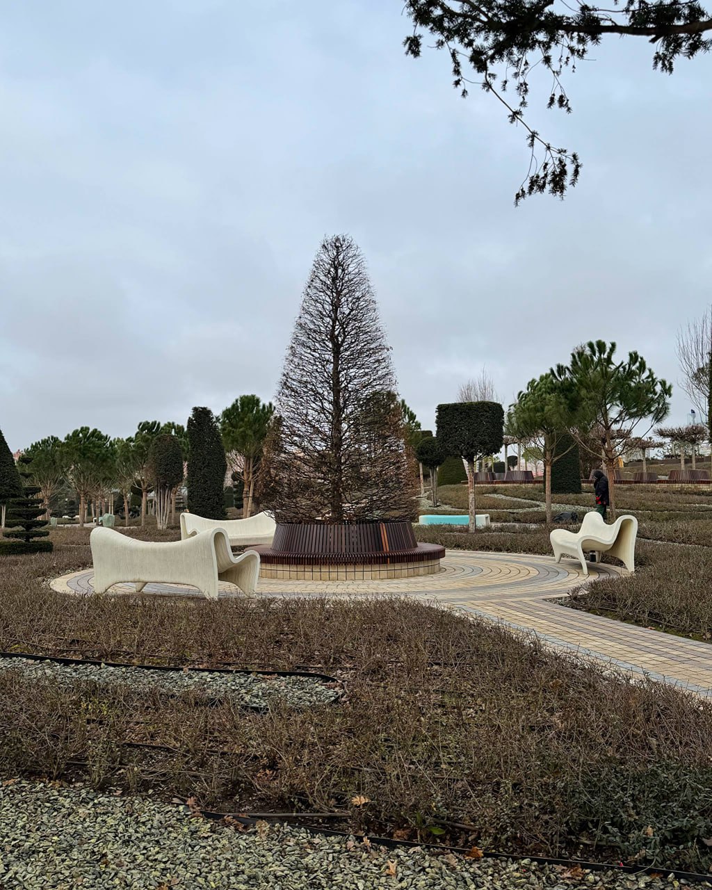 Сергей Галицкий лично контролирует работы по украшению парка «Краснодар» Сергей Галицкий лично контролирует работы по украшению парка «Краснодар»