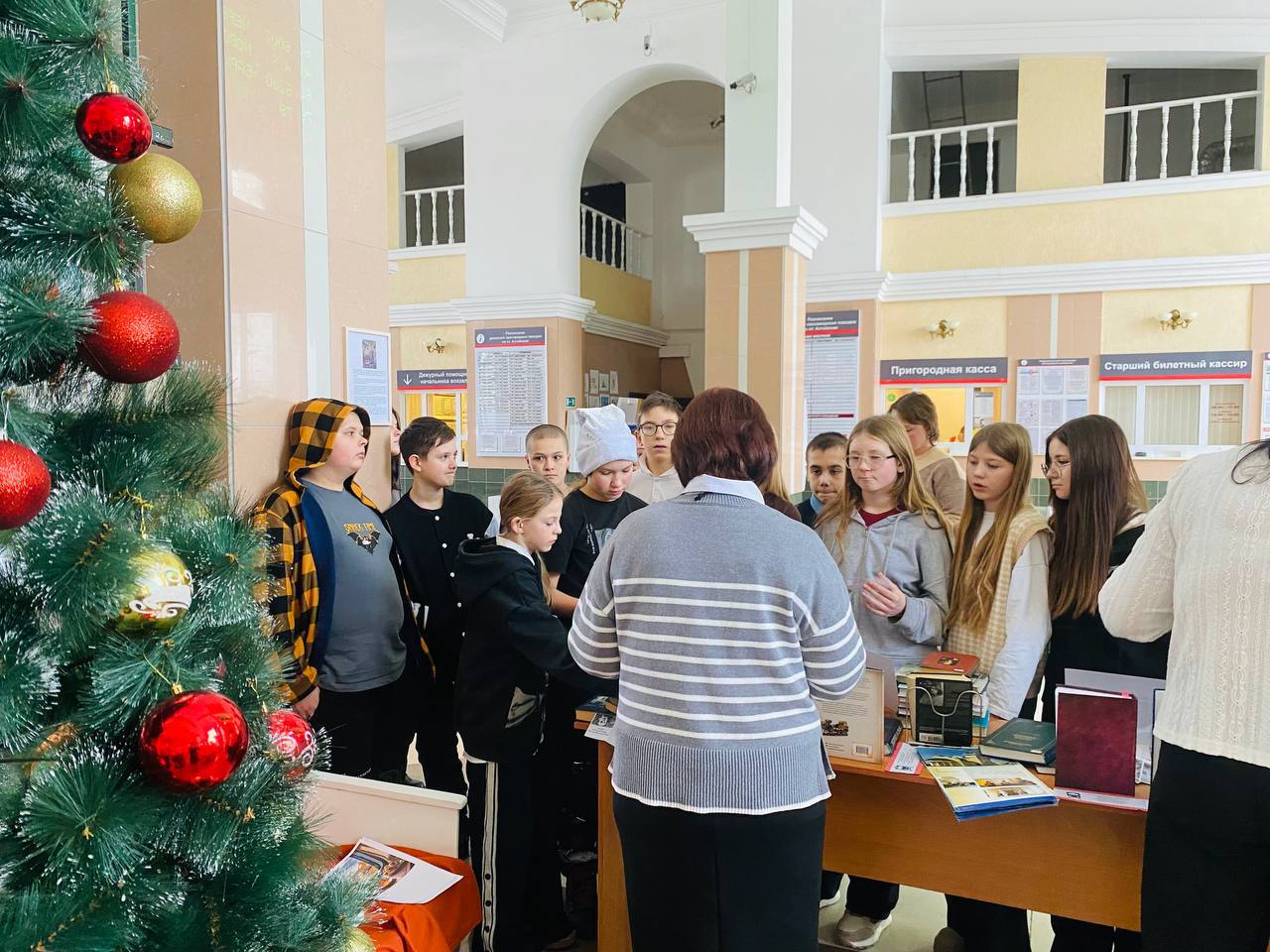 Транспортные полицейские провели квест, приуроченный к Дню Конституции Российской Федерации, для школьников Новоалтайска Транспортные полицейские провели квест, приуроченный к Дню Конституции Российской Федерации, для школьников Новоалтайска