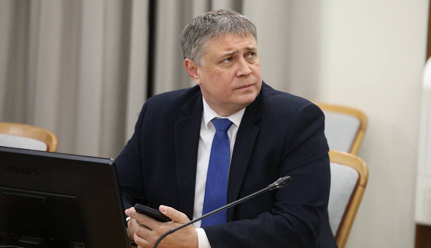 Вениамин Кондратьев: За время подготовки и проведения «Прямой линии» 2025 года поступило 8852 вопроса Вениамин Кондратьев: За время подготовки и проведения «Прямой линии» 2025 года поступило 8852 вопроса