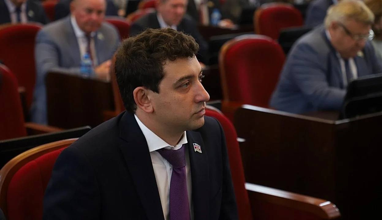 Генеральный совет партии «Единая Россия» принял решение о передаче мандата экс-депутата Государственной думы Анатолия Вороновского депутату Законодательного собрания Краснодарского края Валерию Горюханову