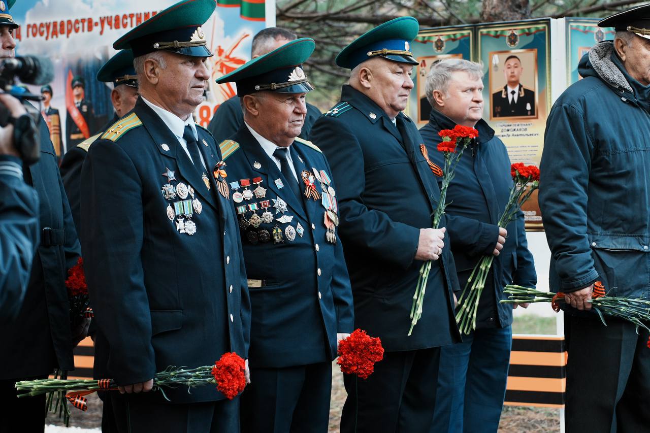 Андрей Кравченко: Памяти воинов-пограничников! Принял участие в торжественном мероприятии, посвященном Дню Героев Отечества Андрей Кравченко: Памяти воинов-пограничников! Принял участие в торжественном мероприятии, посвященном Дню Героев Отечества
