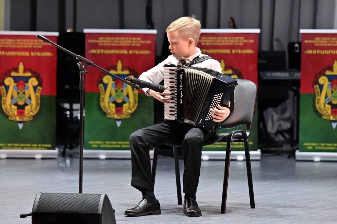 В Новороссийске почтили память героев Отечества и возложили цветы к памятнику «Пограничники всех поколений» В Новороссийске почтили память героев Отечества и возложили цветы к памятнику «Пограничники всех поколений»
