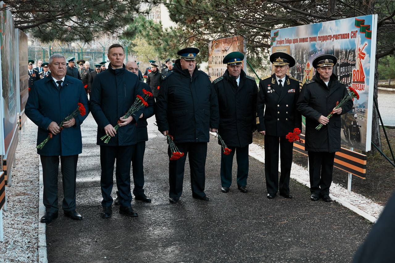 Андрей Кравченко: Памяти воинов-пограничников! Принял участие в торжественном мероприятии, посвященном Дню Героев Отечества Андрей Кравченко: Памяти воинов-пограничников! Принял участие в торжественном мероприятии, посвященном Дню Героев Отечества