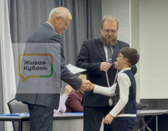 Два брата, учащихся начальных классов СШ №30 в поселке Яблоновский Геннадий и Кирилл Афанасьевы стали дипломантами 1й и 2й степеней Всероссийского конкурса «Мы гордость Родины» Два брата, учащихся начальных классов СШ №30 в поселке Яблоновский Геннадий и Кирилл Афанасьевы стали дипломантами 1й и 2й степеней Всероссийского конкурса «Мы гордость Родины»