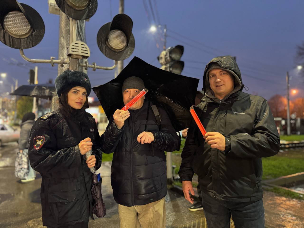 Сотрудники Госавтоинспекции организовали профилактическую акцию «Засветись» Сотрудники Госавтоинспекции организовали профилактическую акцию «Засветись»