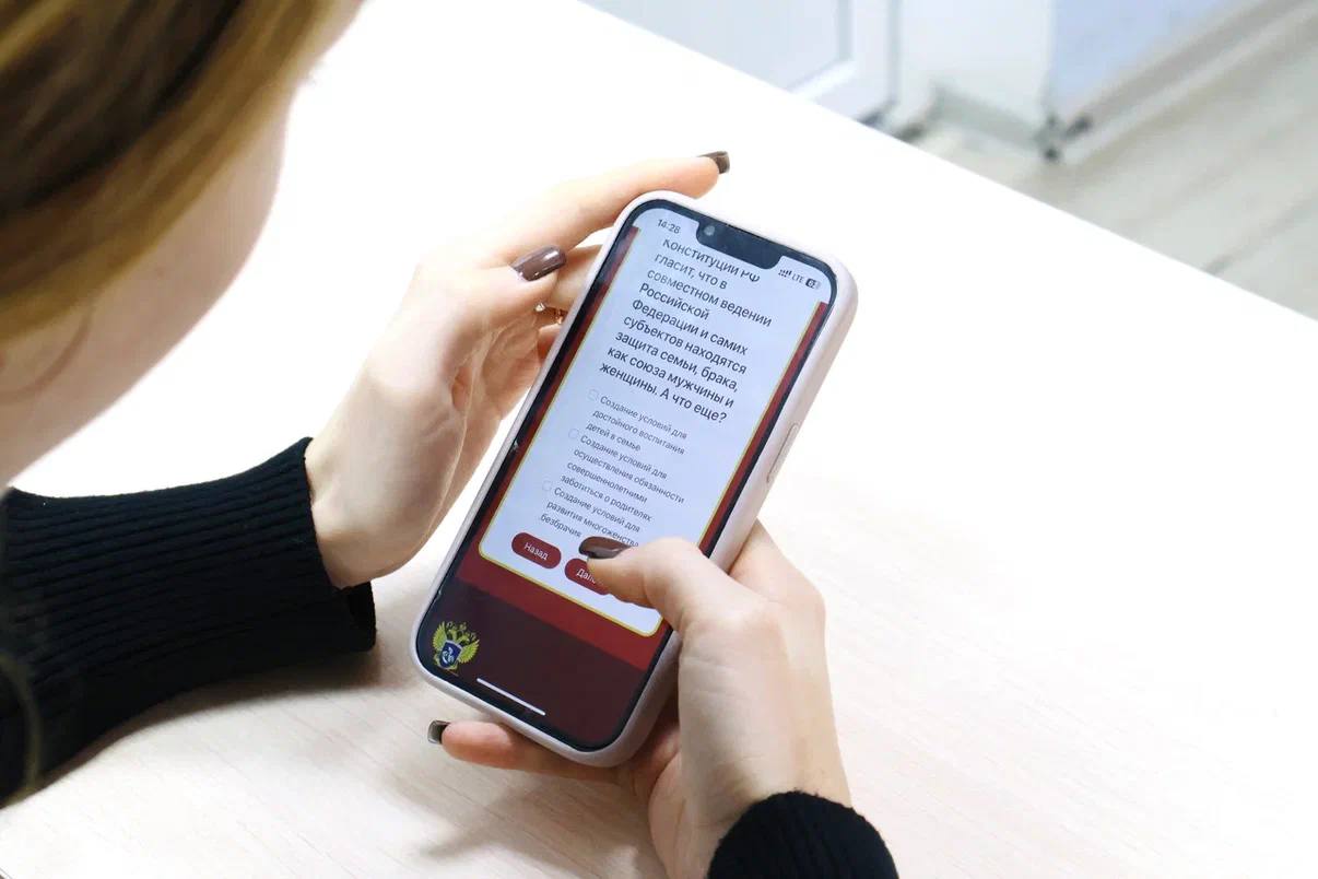 Студенты Анапского филиала МПГУ написали Всероссийский тест на знание Конституции Студенты Анапского филиала МПГУ написали Всероссийский тест на знание Конституции