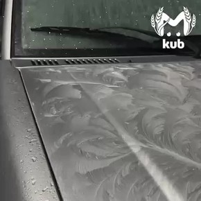 Дед Мороз оставил жителям Сочи узоры на машинах