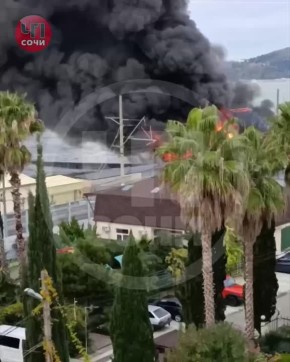Крупный пожар произошел в Адлере