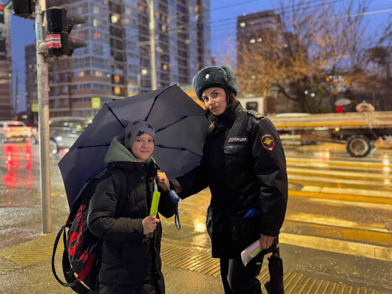 Сотрудники Госавтоинспекции организовали профилактическую акцию «Засветись» Сотрудники Госавтоинспекции организовали профилактическую акцию «Засветись»