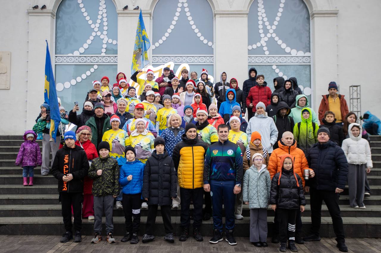 В рамках празднования Дня города на Театральной площади прошла зарядка с чемпионом В рамках празднования Дня города на Театральной площади прошла зарядка с чемпионом