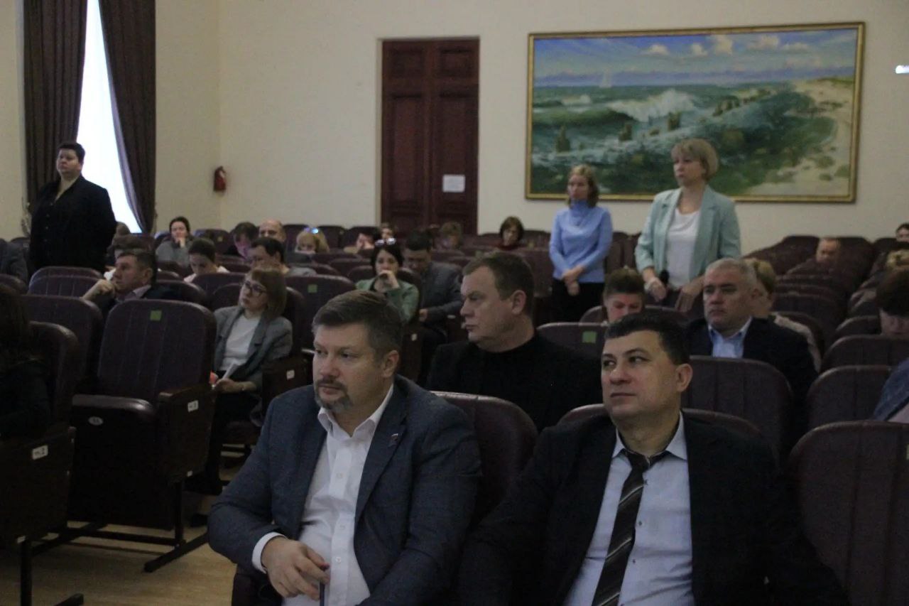 От жителей Ейского района на «Прямую линию» губернатора Краснодарского края поступило почти 100 обращений От жителей Ейского района на «Прямую линию» губернатора Краснодарского края поступило почти 100 обращений