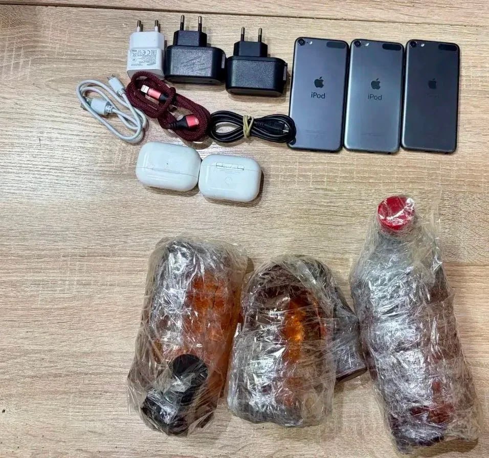 Музыка и бутылки спирта: краснодарцу не дали закинуть новогодний подарок в колонию