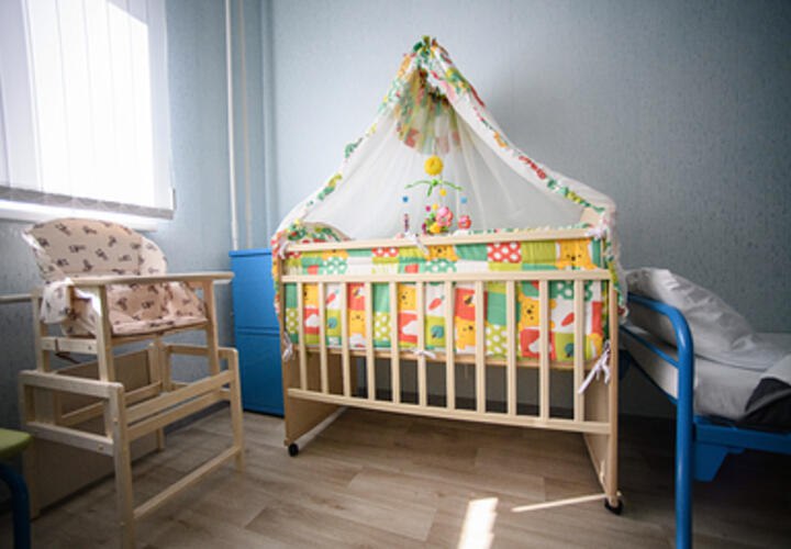 Уже три смерти. 39-летняя жительница станицы Каневской на Кубани в гибели своего новорожденного сына винит врачей, сообщает "Живая Кубань"