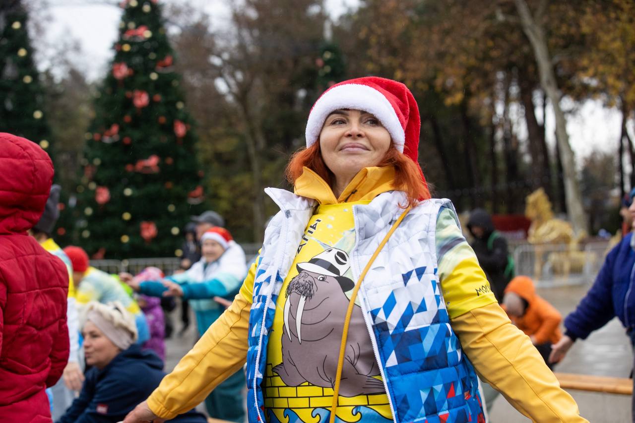 В рамках празднования Дня города на Театральной площади прошла зарядка с чемпионом В рамках празднования Дня города на Театральной площади прошла зарядка с чемпионом