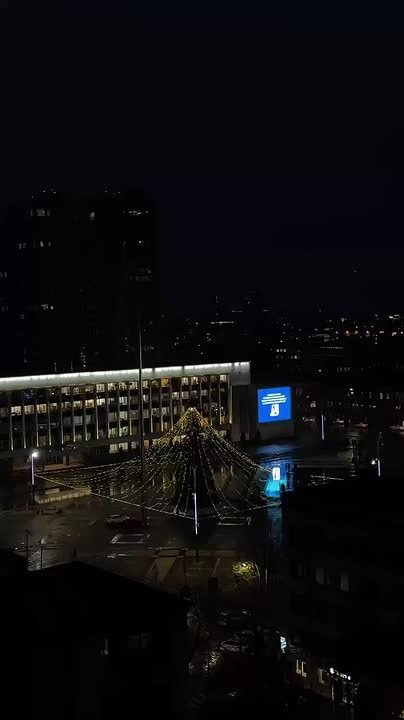 Ель на Главной городской площади Краснодара засияла