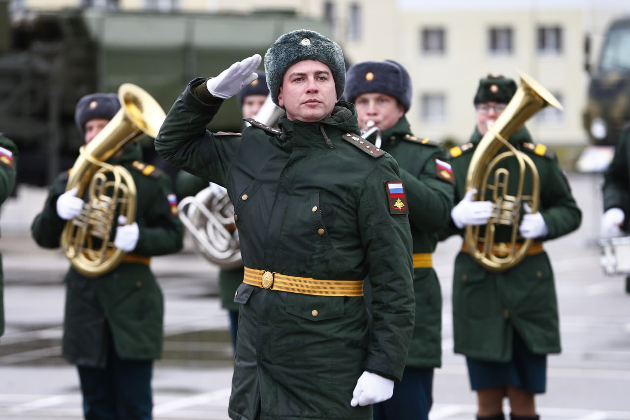 Вениамин Кондратьев поздравил военнослужащих 238 артиллерийской бригады с присвоением почетного наименования «гвардейская» Вениамин Кондратьев поздравил военнослужащих 238 артиллерийской бригады с присвоением почетного наименования «гвардейская»