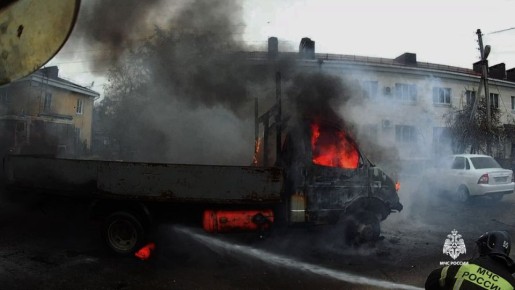 Видео от первого лица: ликвидация возгорания автомобиля краснодарскими огнеборцами