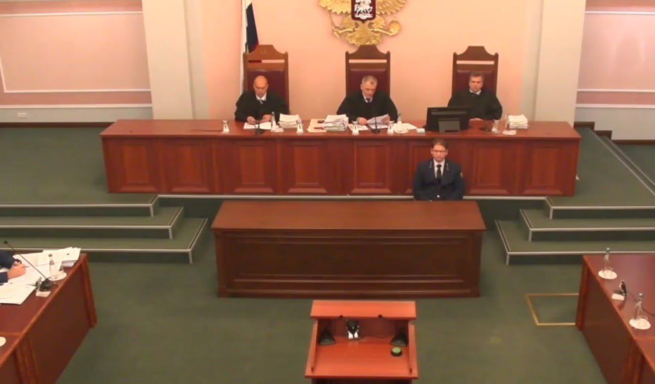 Слово перешло к защите Ларисы Долиной: она настаивает, что ее клиентка реально находилась под влиянием мошенников