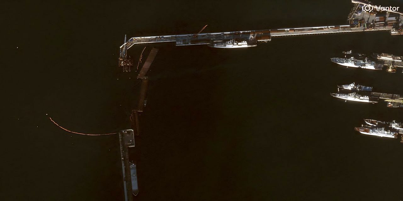 Не долго длилась «перемога»: Опубликованы качественные снимки повреждений в порту Новороссийска Не долго длилась «перемога»: Опубликованы качественные снимки повреждений в порту Новороссийска