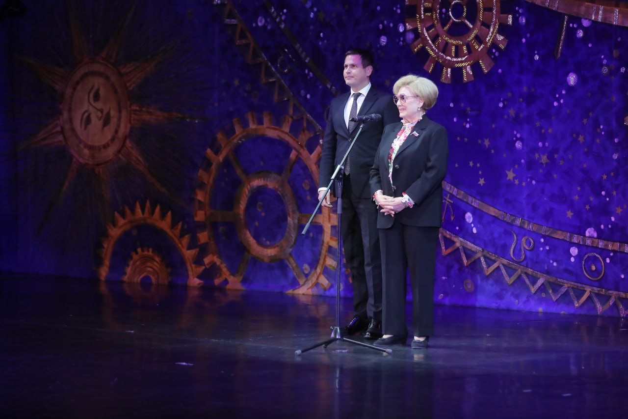 В Краснодаре начались новогодние представления для 17 тысяч детей, нуждающихся в особой заботе В Краснодаре начались новогодние представления для 17 тысяч детей, нуждающихся в особой заботе