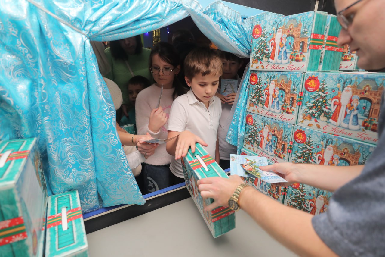 В Краснодаре начались новогодние представления для 17 тысяч детей, нуждающихся в особой заботе