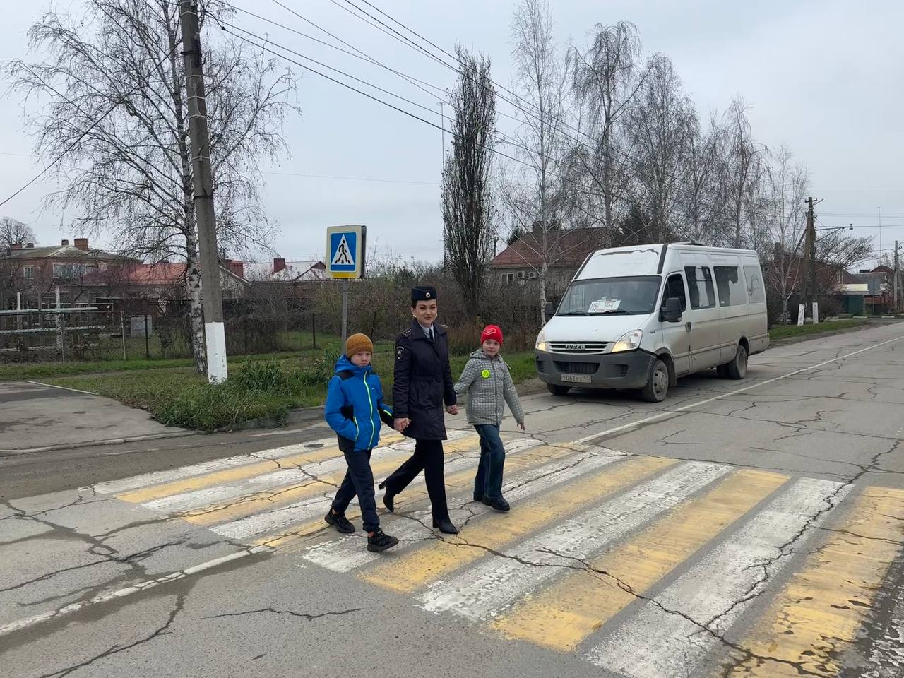 В преддверии зимних каникул сотрудники Госавтоинспекции провели блиц-урок с воспитанниками Славянского реабилитационного центра для несовершеннолетних В преддверии зимних каникул сотрудники Госавтоинспекции провели блиц-урок с воспитанниками Славянского реабилитационного центра для несовершеннолетних