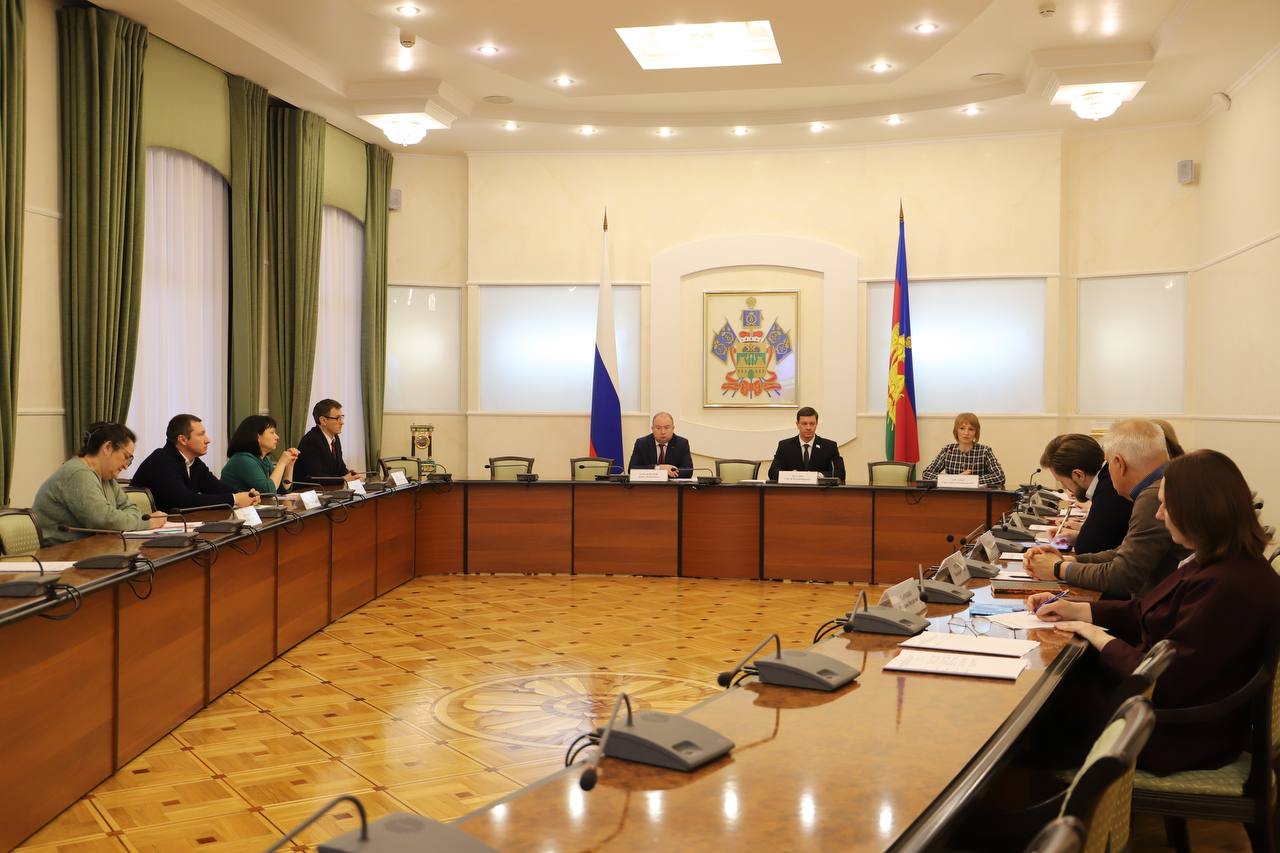 Сегодня в ЗСК по поручению руководителя регионального парламента Юрия Бурлачко состоялась встреча с председателями комитетов Совета молодых депутатов Краснодарского края Сегодня в ЗСК по поручению руководителя регионального парламента Юрия Бурлачко состоялась встреча с председателями комитетов Совета молодых депутатов Краснодарского края