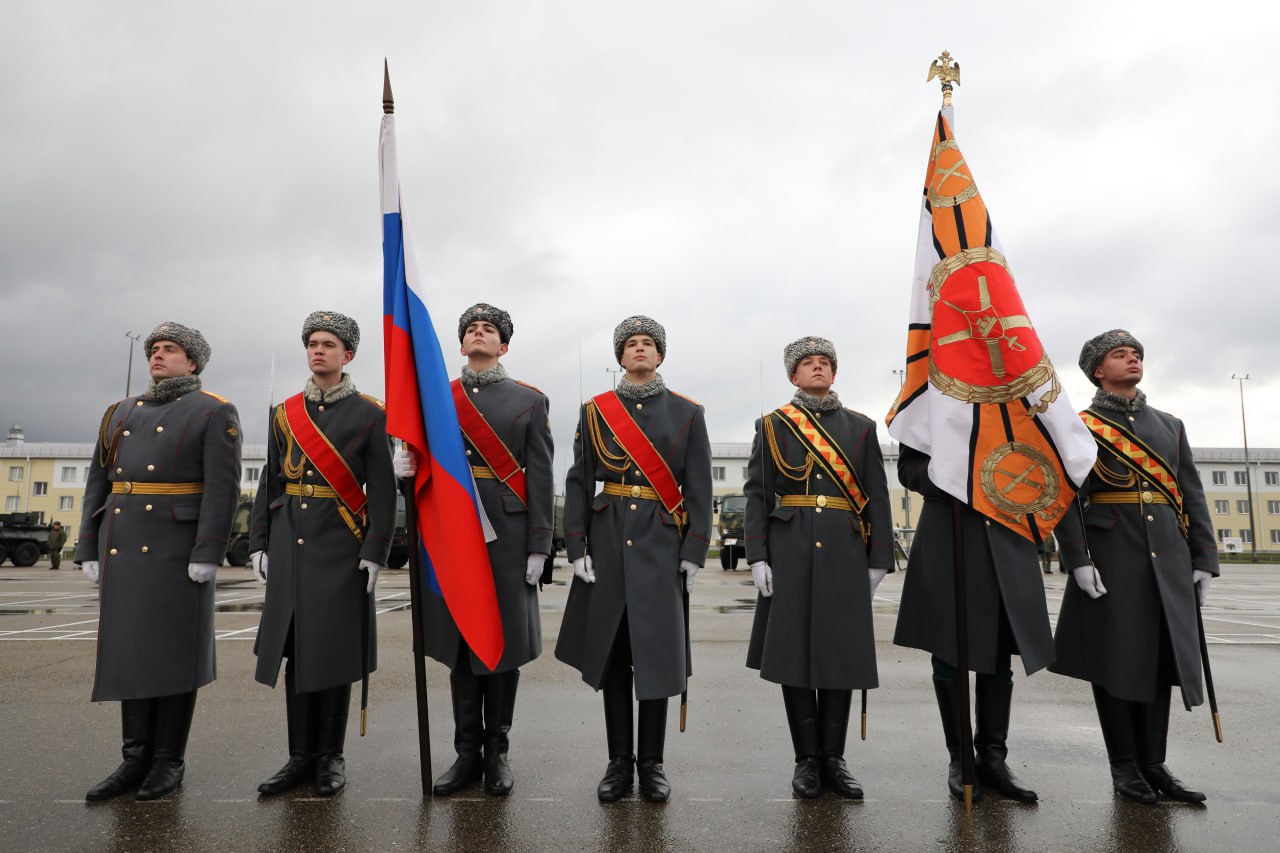 Вениамин Кондратьев поздравил военнослужащих 238 артиллерийской бригады с присвоением почетного наименования «гвардейская» Вениамин Кондратьев поздравил военнослужащих 238 артиллерийской бригады с присвоением почетного наименования «гвардейская»
