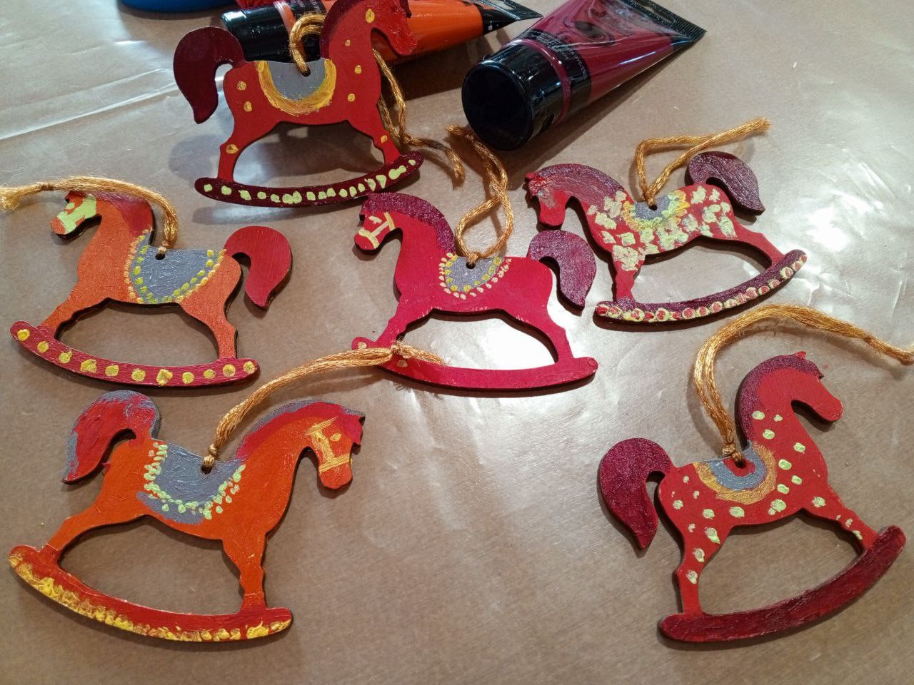 В новороссийском Доме ремесленников воспитанников коррекционной школы научили создавать новогодние сувениры В новороссийском Доме ремесленников воспитанников коррекционной школы научили создавать новогодние сувениры