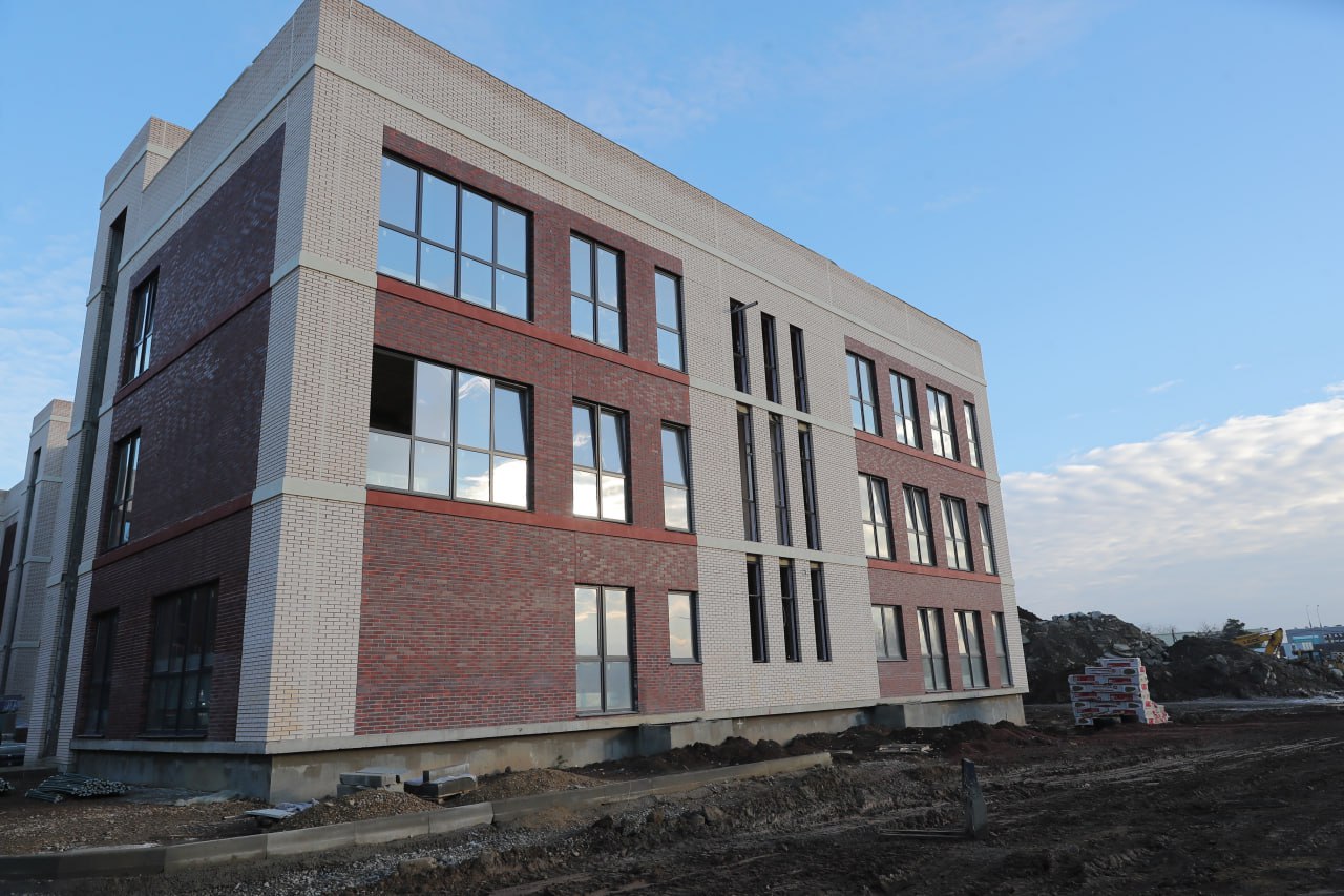 Школа на Лизы Чайкиной готова более чем на половину Школа на Лизы Чайкиной готова более чем на половину