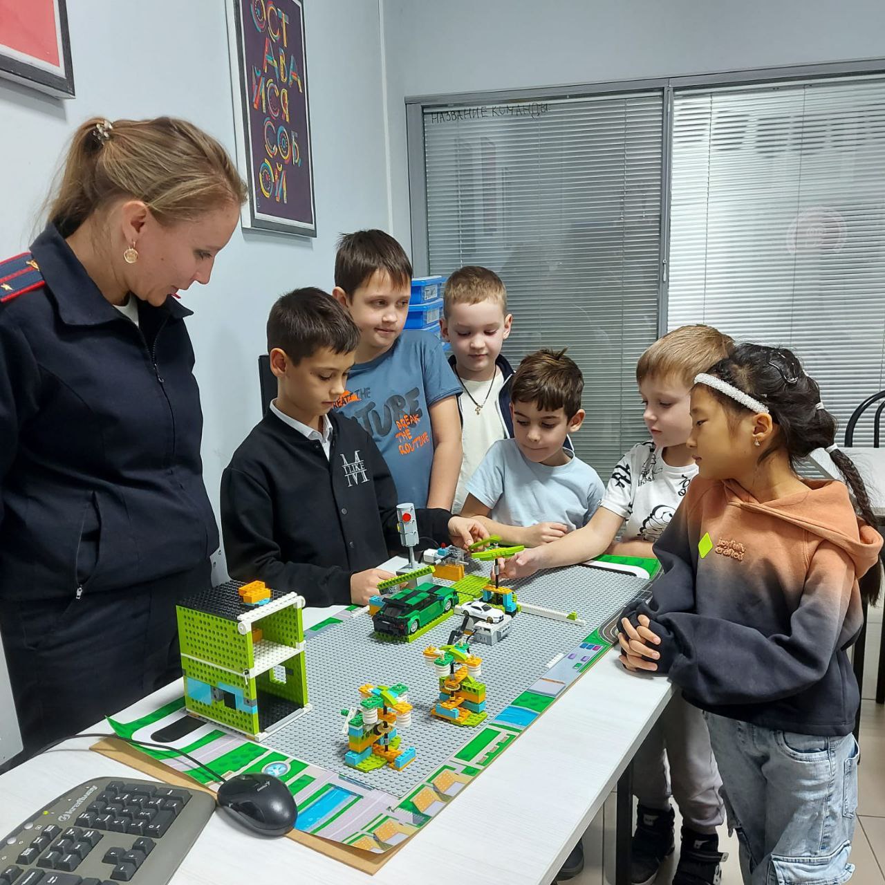 Госавтоинспекция Динского района проводит профилактические беседы, направленные на предотвращение детского дорожно-транспортного травматизма и популяризацию световозвращающих элементов в темное время суток Госавтоинспекция Динского района проводит профилактические беседы, направленные на предотвращение детского дорожно-транспортного травматизма и популяризацию световозвращающих элементов в темное время суток