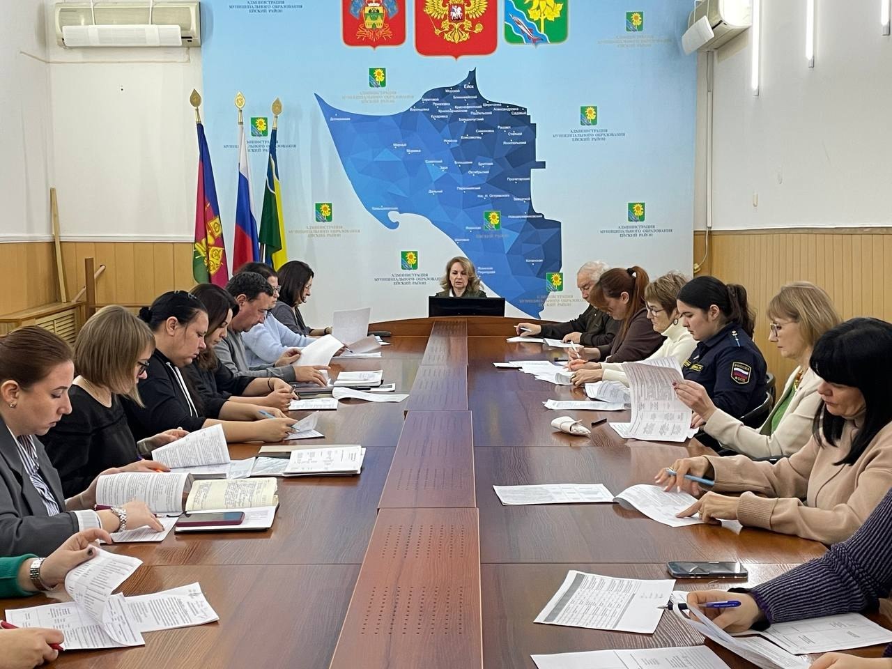 Сегодня в администрации района заместитель главы муниципального образования Ейский район, начальник финансового управления Елена Карпухина провела очередное заседание межведомственной комиссии по мобилизации доходов в бюджет... Сегодня в администрации района заместитель главы муниципального образования Ейский район, начальник финансового управления Елена Карпухина провела очередное заседание межведомственной комиссии по мобилизации доходов в бюджет...