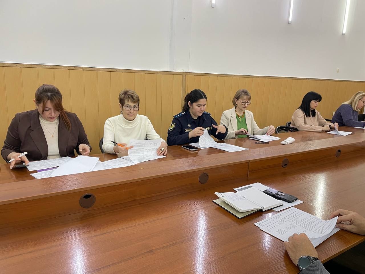 Сегодня в администрации района заместитель главы муниципального образования Ейский район, начальник финансового управления Елена Карпухина провела очередное заседание межведомственной комиссии по мобилизации доходов в бюджет...