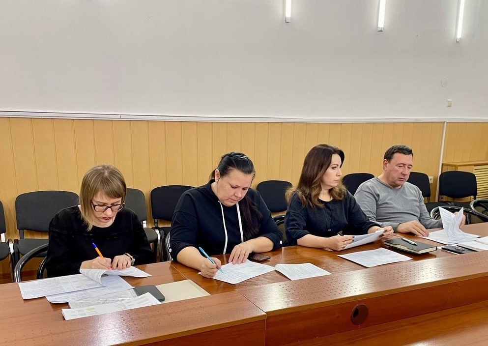 Сегодня в администрации района заместитель главы муниципального образования Ейский район, начальник финансового управления Елена Карпухина провела очередное заседание межведомственной комиссии по мобилизации доходов в бюджет... Сегодня в администрации района заместитель главы муниципального образования Ейский район, начальник финансового управления Елена Карпухина провела очередное заседание межведомственной комиссии по мобилизации доходов в бюджет...