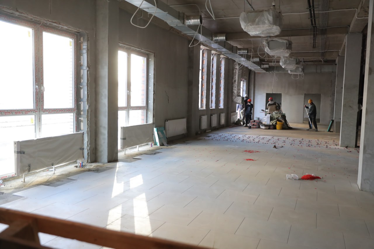 Школа на Лизы Чайкиной готова более чем на половину