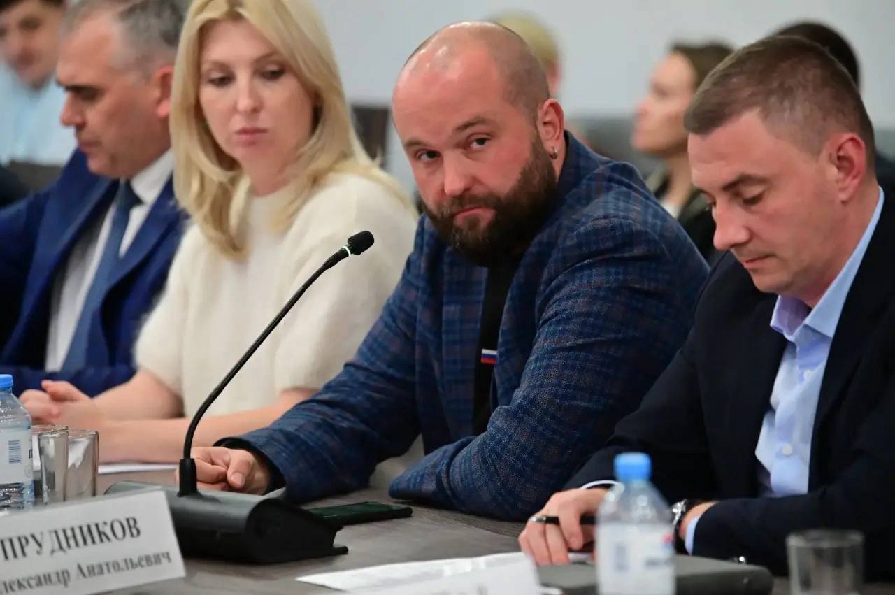 Андрей Кравченко: Ликвидацию возгорания на полигоне «Терра-Н», его эксплуатацию и деятельность Южного регионального оператора обсудили совместно с руководителями надзорных органов, депутатским корпусом и представителями... Андрей Кравченко: Ликвидацию возгорания на полигоне «Терра-Н», его эксплуатацию и деятельность Южного регионального оператора обсудили совместно с руководителями надзорных органов, депутатским корпусом и представителями...