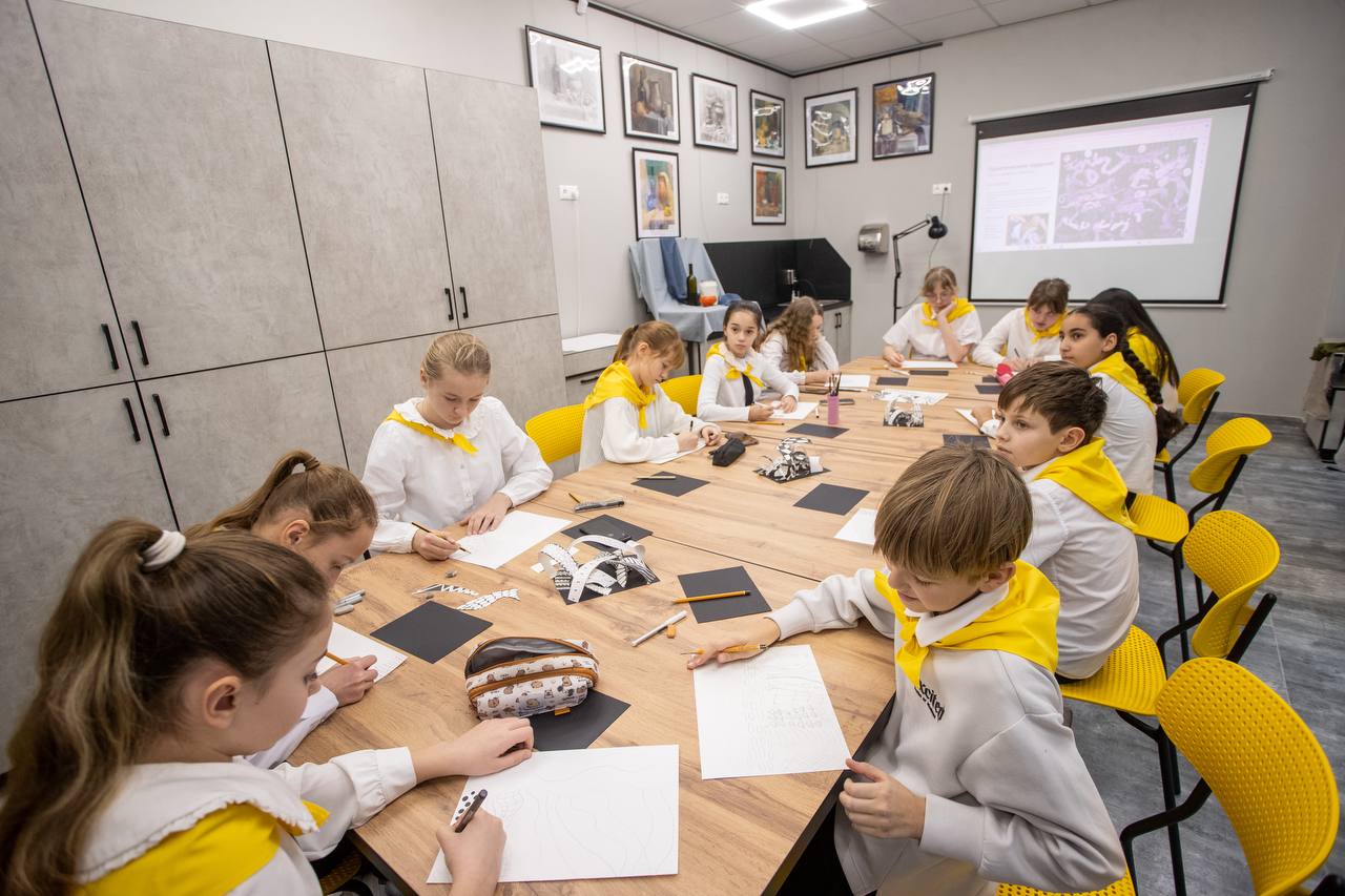 В Анапе после капремонта открыли Детскую художественную школу В Анапе после капремонта открыли Детскую художественную школу